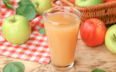 Tuoretta puristettua omenamehua - vitamiinijuoman edut ja haitat