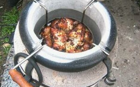 Asenna keraaminen Tandoor-uuni maahan