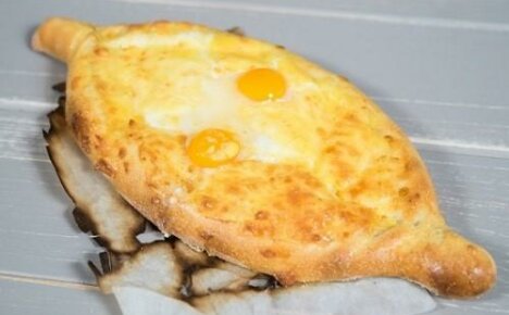 Nopea ja helppo ruoanlaitto Adjarian khachapuri
