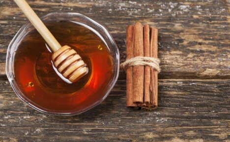 Hunaja kanelilla - hienon aromaattisen tandemin edut ja haitat