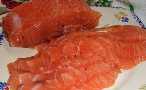 Taimenfileiden ja kaviaarin märkä ja kuiva suolaus