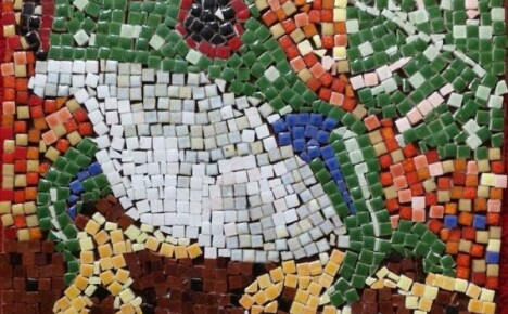 Tee-se-itse-mosaiikki maassa on melko toteutettavissa oleva tehtävä!