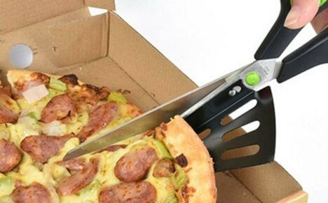 Kiinasta tuleva epätavallinen saksiterä pizzan leikkaamiseen