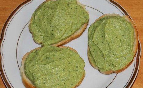 Herkullisten avokado-pasta-voileipien valmistus