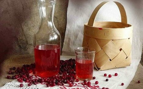 Herkullinen ja parantava karpalo-moonshine-tinktuura - kotitekoinen resepti