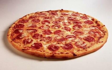 Kuinka tehdä klassinen pizza kotona