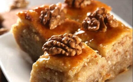 Resepti klassiselle baklavalle saksanpähkinöillä ja hunajalla