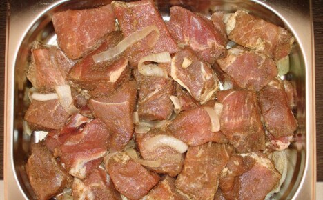 Grilli-marinadi useista ainesosista