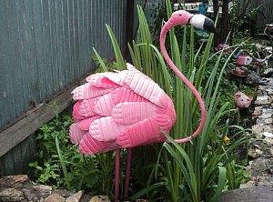 vaaleanpunainen flamingo pulloista