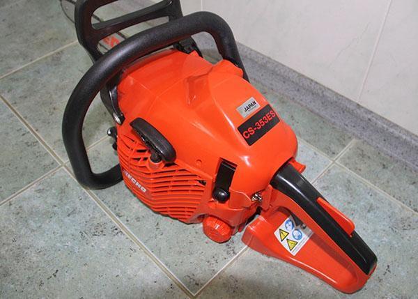 Japanilaisen yrityksen valmistama moottorisaha CS-353ES