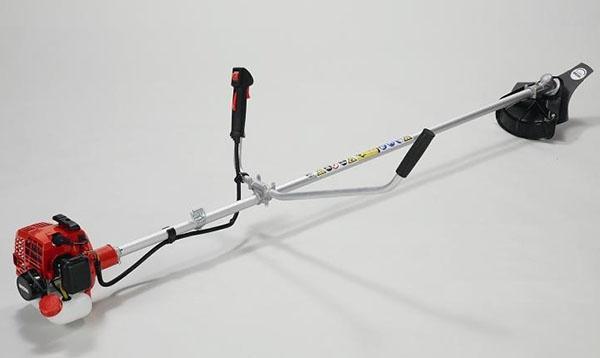 Echo SRM-22GES -leikkurin paino on vain 4,8 kg