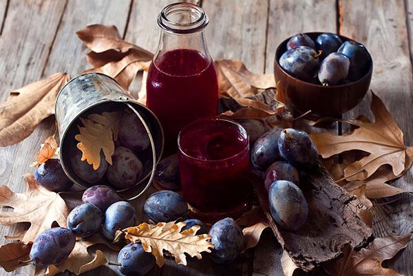 aromaattinen luumu mehu