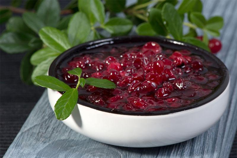 puolukka ja appelsiini jälkiruoka
