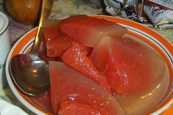 purkitettu suolattu vesimeloni