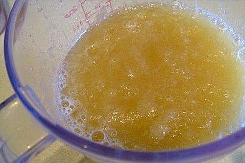 lyödä melonin massa sekoittimessa
