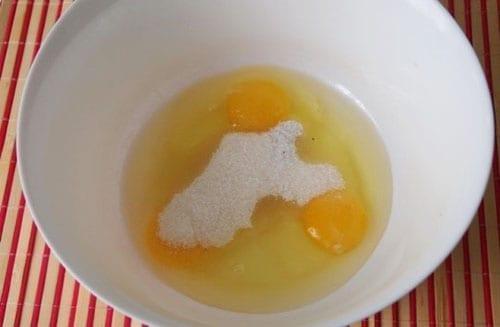 vatkaa munat sokerilla