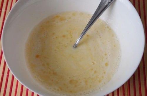 sekoita sulatettu voi ja kefiiri