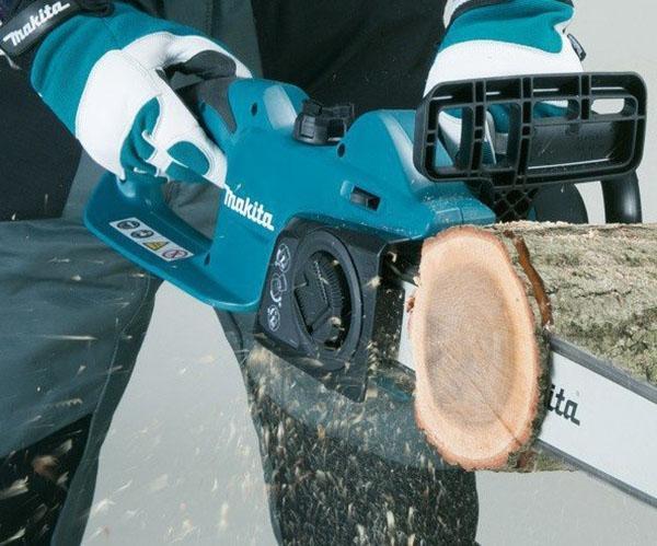 Makita-merkkinen sähkösaha