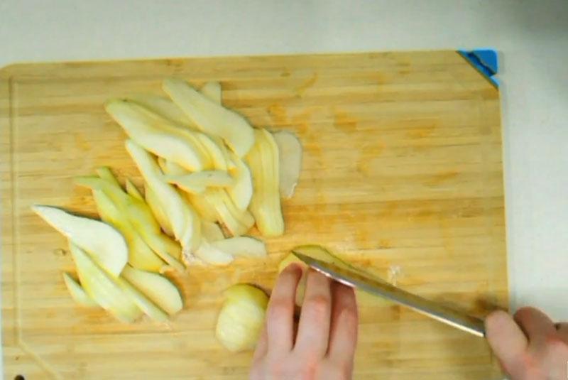 leikkaa päärynät kiiloiksi