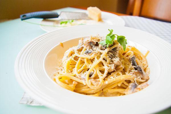 pasta sienillä