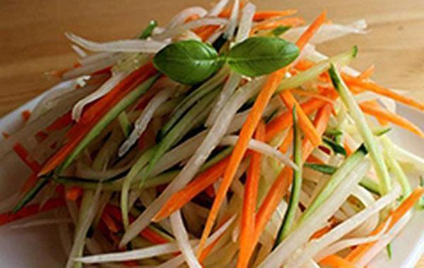 daikon-vitamiinisalaatti