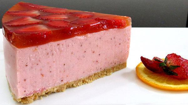 mousse mansikkakakku