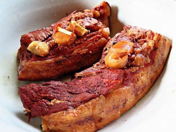 sardi sipulikuorissa yksinkertaisen reseptin mukaan