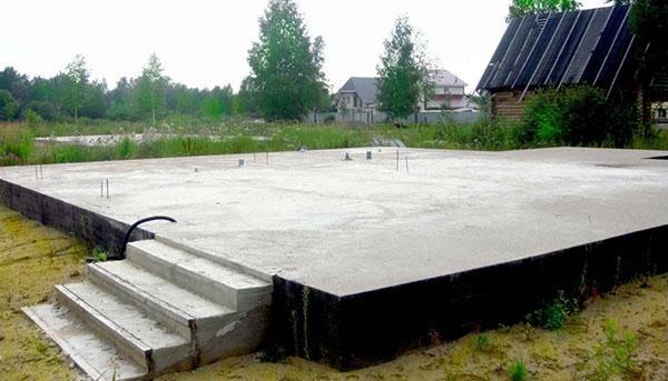 monoliittinen laatan perusta
