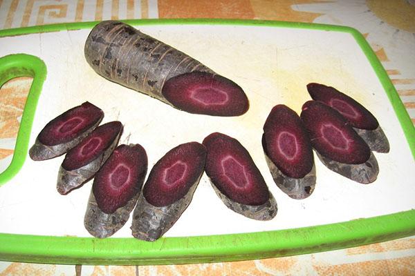 ainutlaatuinen koostumus mustia porkkanoita