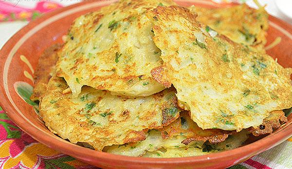 pannukakkuja luonnonvaraisella valkosipulilla