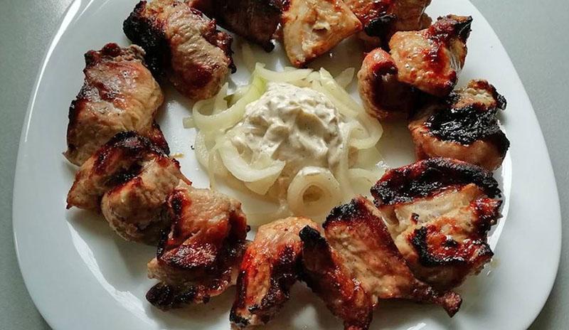 kebab sipulityynyllä