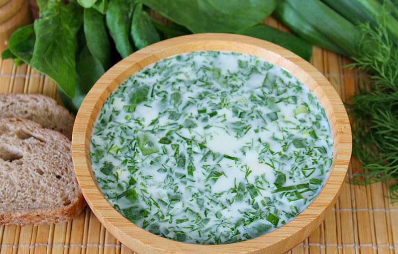 okroshka pinaatin kanssa