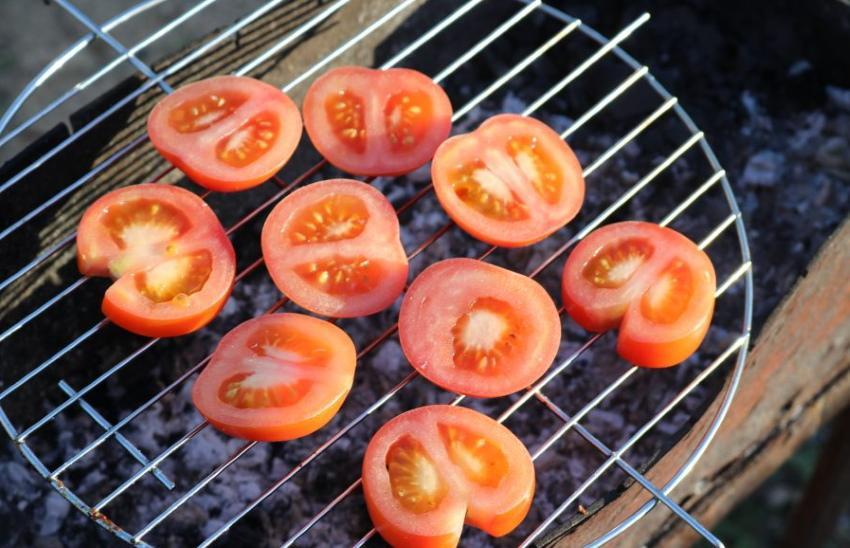 miten grillata tomaatteja