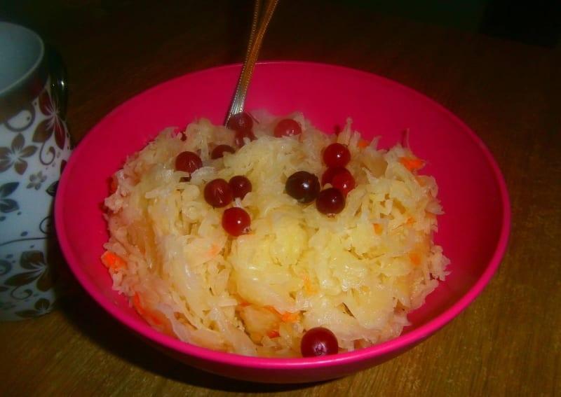 hapankaalia karpaloilla