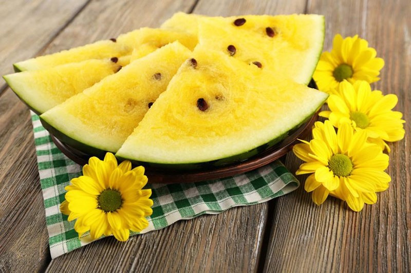 mehukas keltainen vesimelonimassa