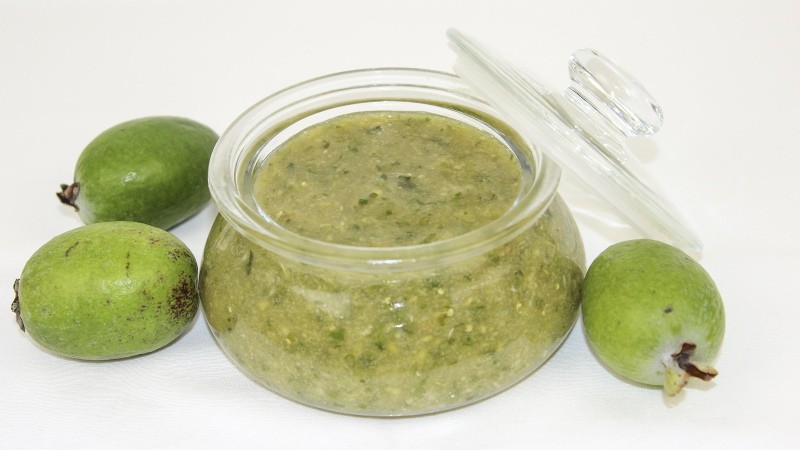 raaka feijoa-hillo sokerilla